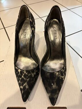 Free With Purchase! FUC GUESS Black & Gray Camo Pointed Toe Heels Black Sequins